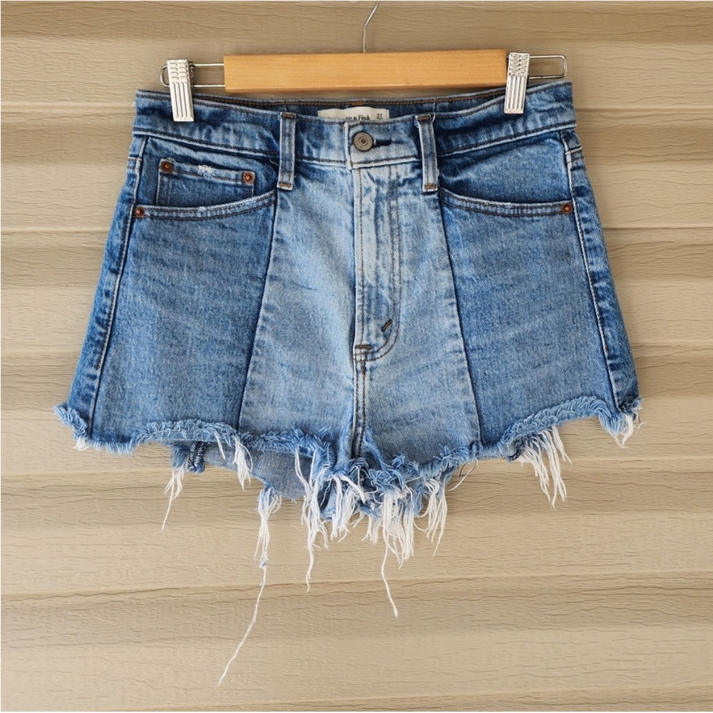 Abercrombie & Fitch High Rise Mom Jean Shorts Two-Tone Panels Raw Hem Blue 26/2